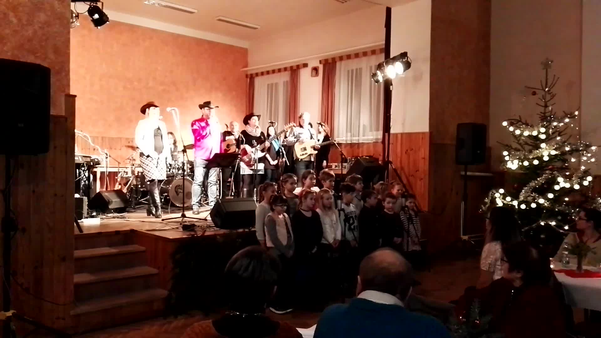 Koncert Kosáčků a Gymplerů